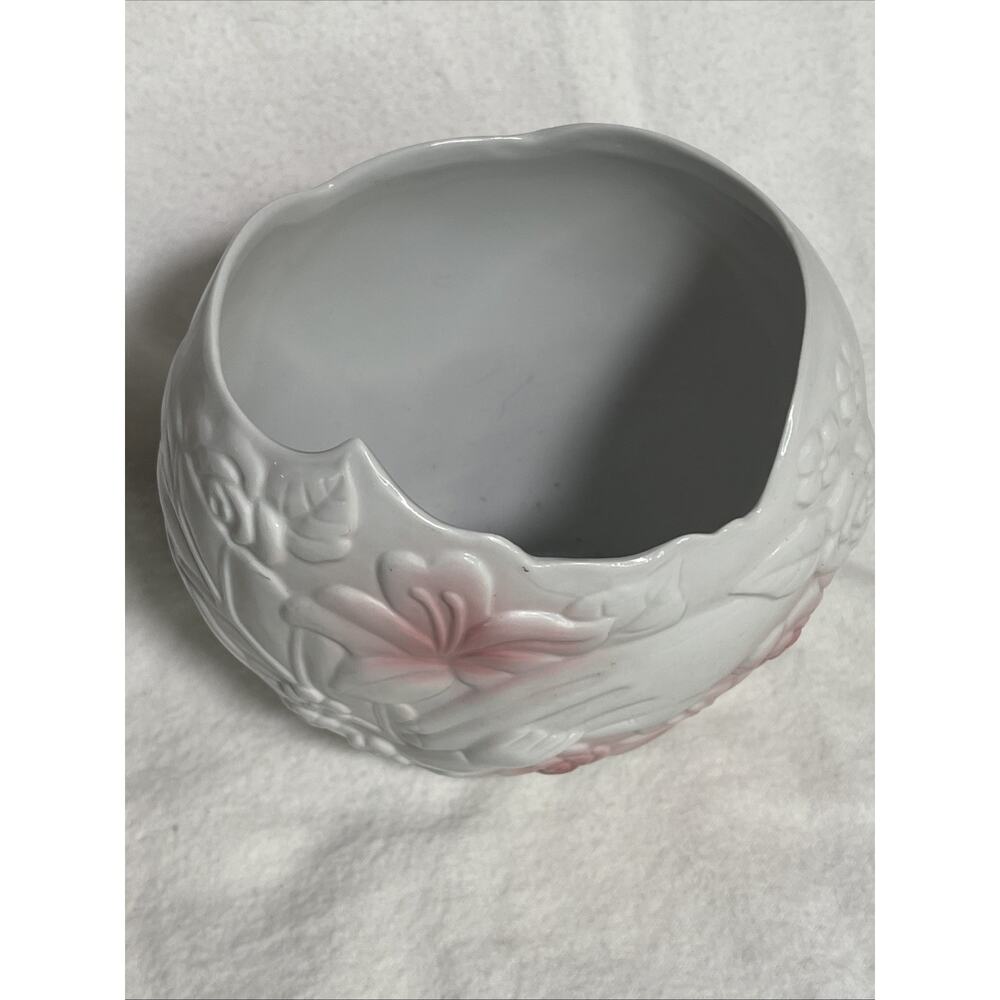 Vintage FTD Mother & Child Hands White and Pink Ceramic Planter Vase 1993~ 5.25" - Picture 3 of 7